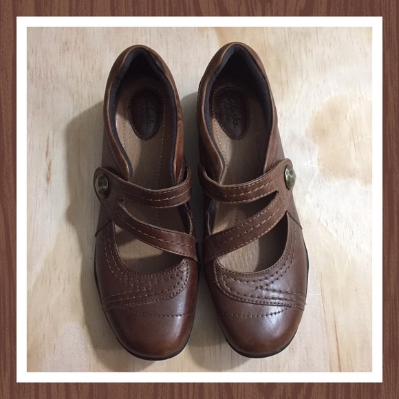 clarks artisan mary jane shoes